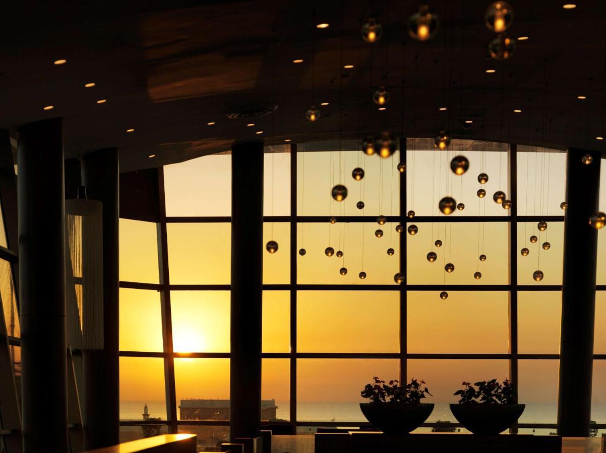 Radisson Blu Hotel, Kuwait Kuwait City Exterior photo Interior of the hotel