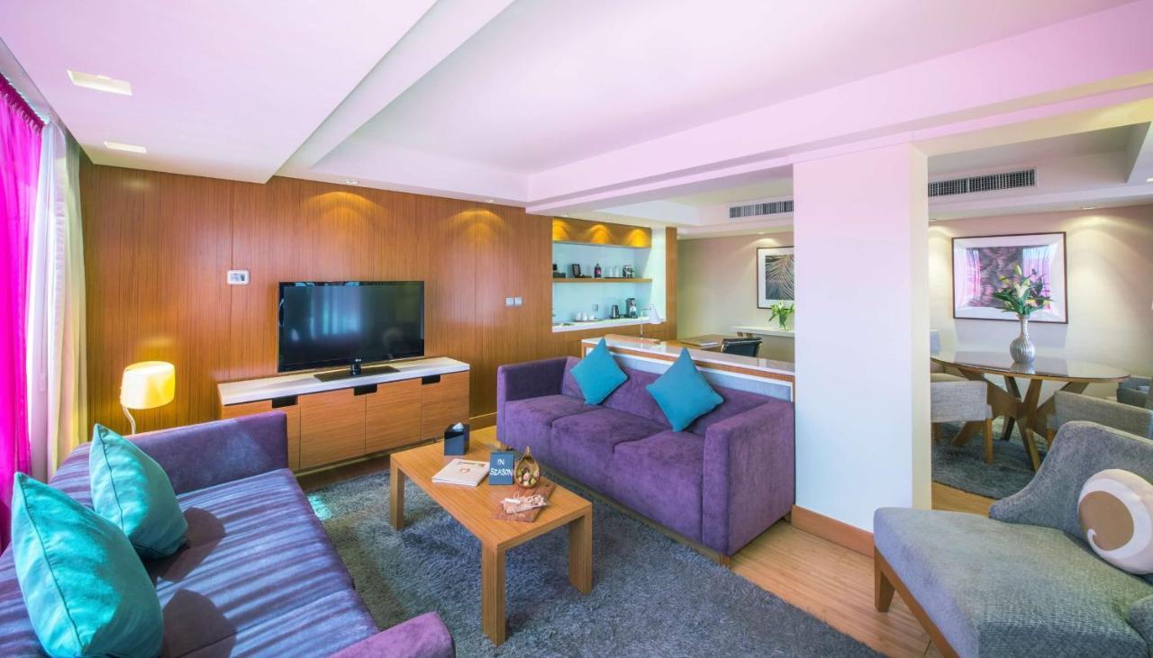 Radisson Blu Hotel, Kuwait Kuwait City Exterior photo