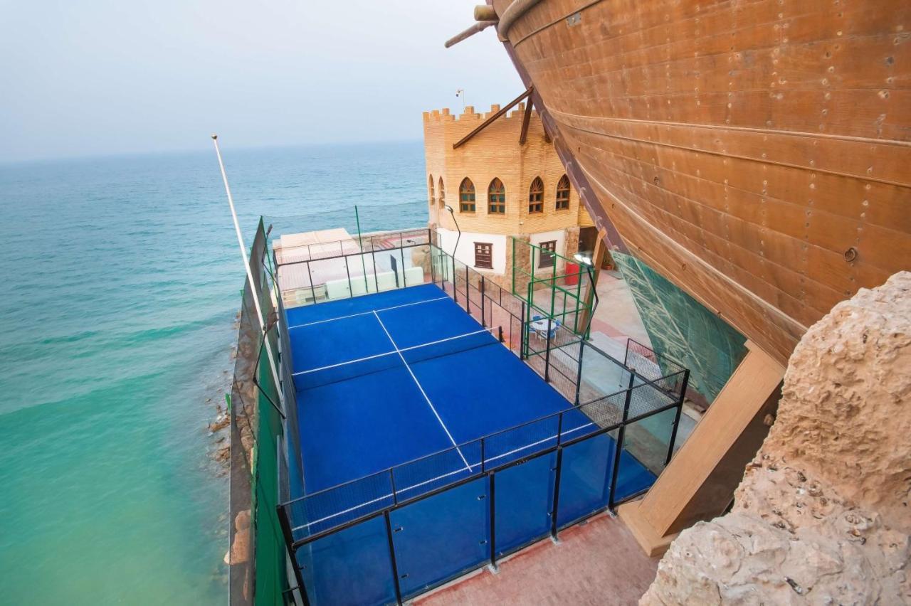 Radisson Blu Hotel, Kuwait Kuwait City Exterior photo A paddle tennis court in the Al-Shaqra fort, Al-Shaqra, Saudi Arabia