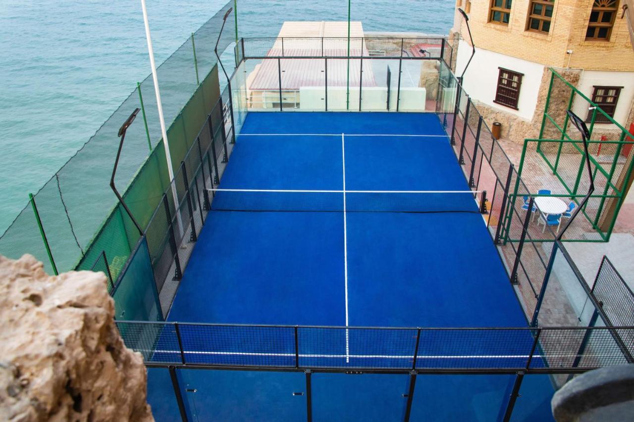 Radisson Blu Hotel, Kuwait Kuwait City Exterior photo A paddle tennis court
