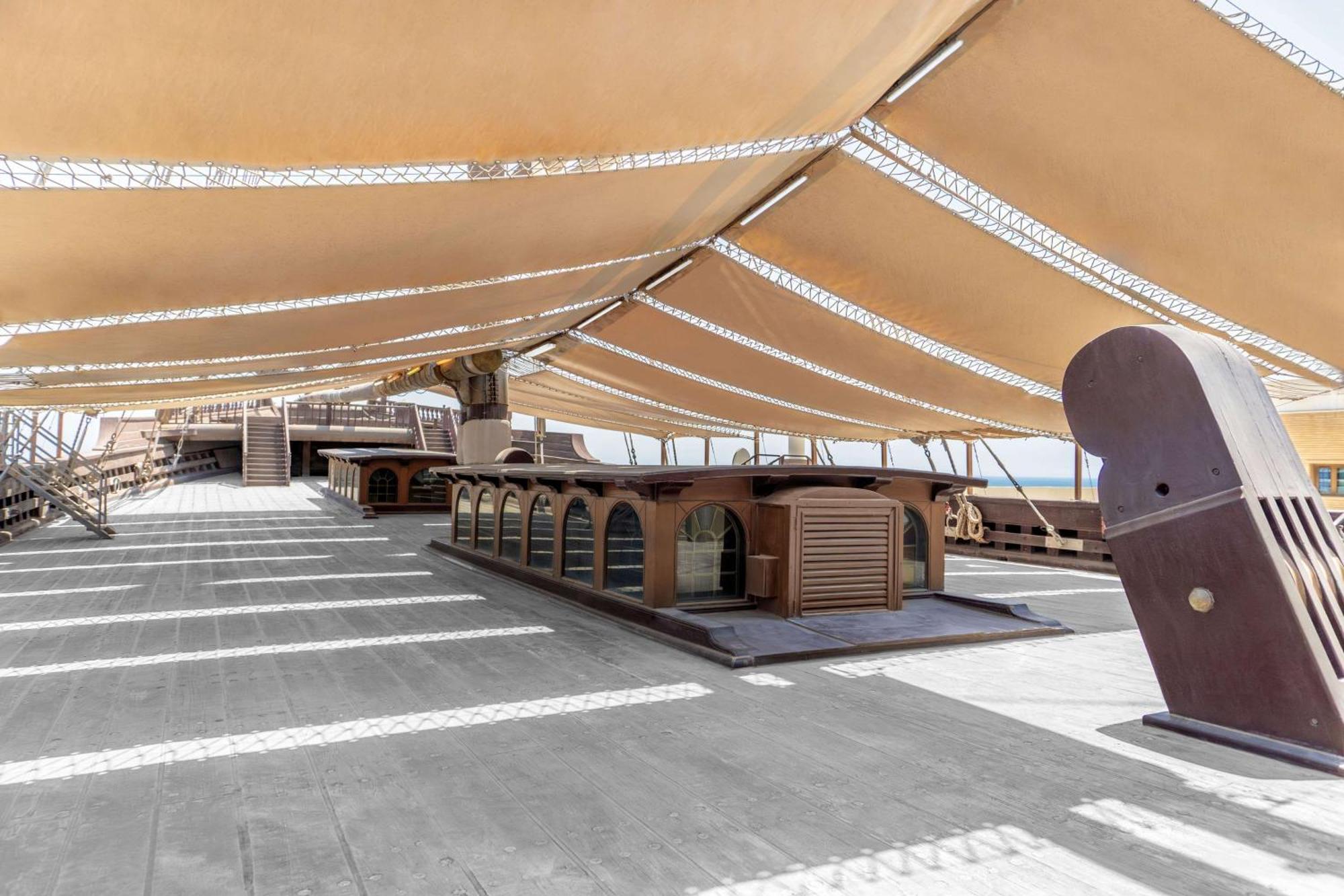 Radisson Blu Hotel, Kuwait Kuwait City Exterior photo The interior of the museum